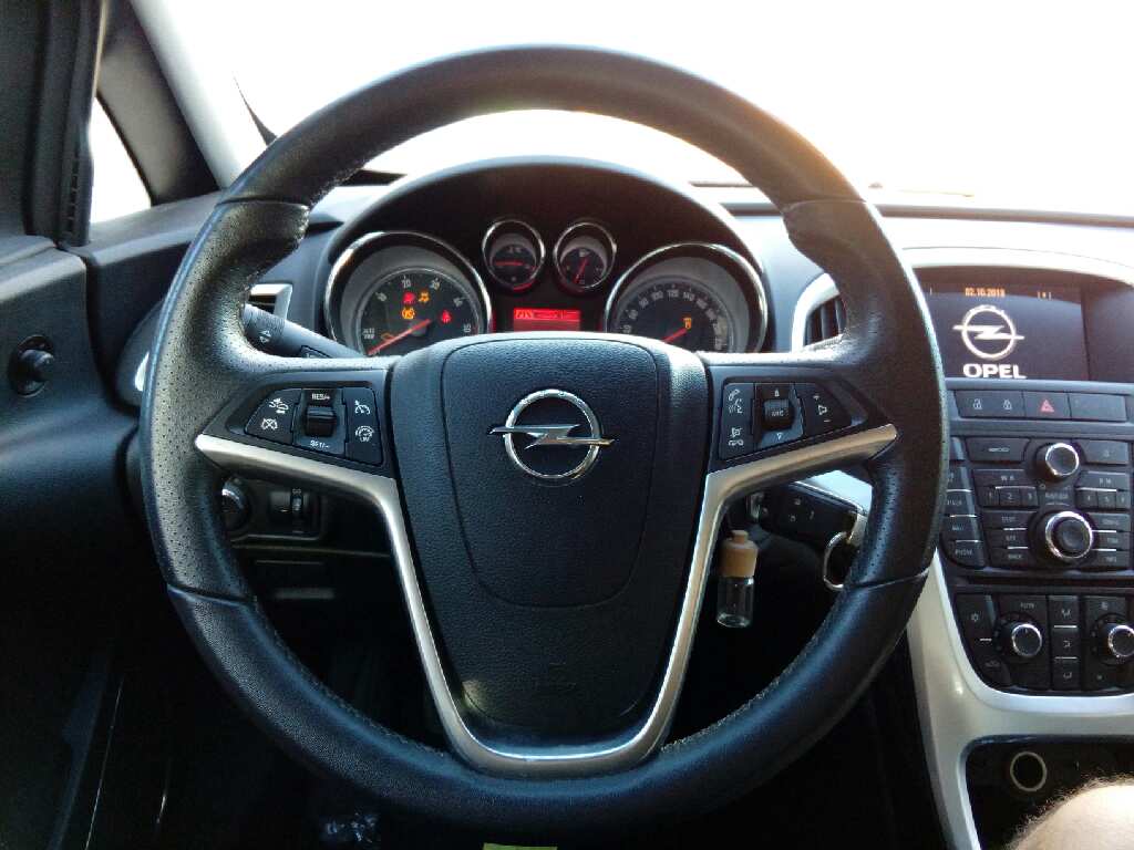 OPEL ASTRA J GTC 2011