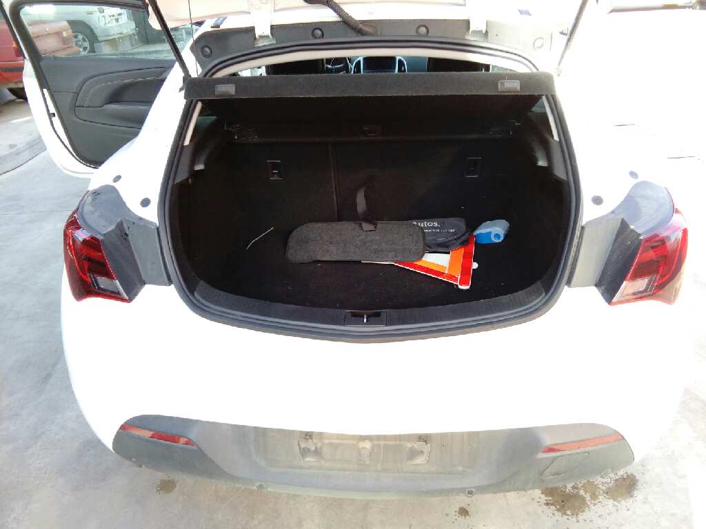 OPEL ASTRA J GTC 2011