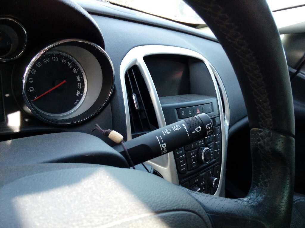 OPEL ASTRA J GTC 2011
