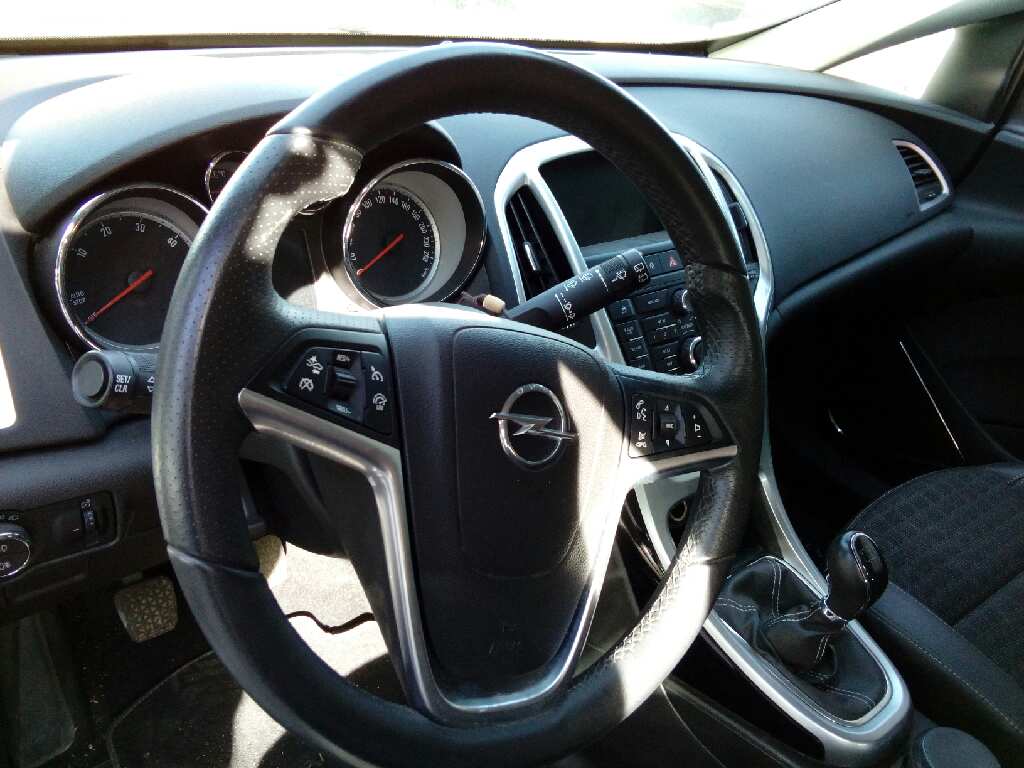 OPEL ASTRA J GTC 2011