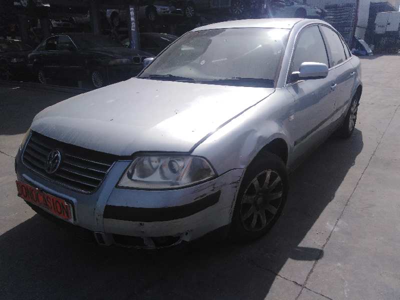 VOLKSWAGEN PASSAT BERLINA (3B3) 2000