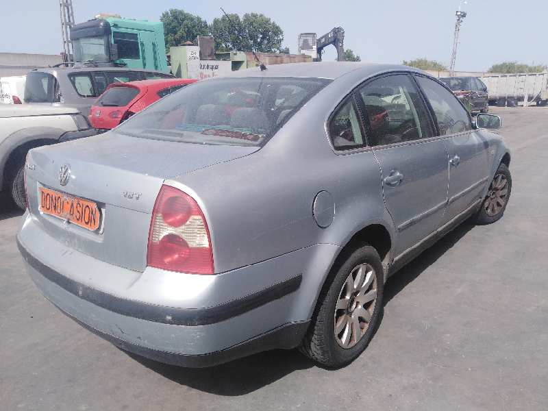 VOLKSWAGEN PASSAT BERLINA (3B3) 2000