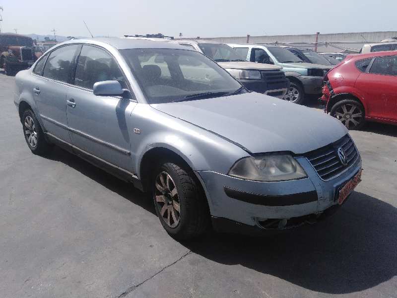 VOLKSWAGEN PASSAT BERLINA (3B3) 2000