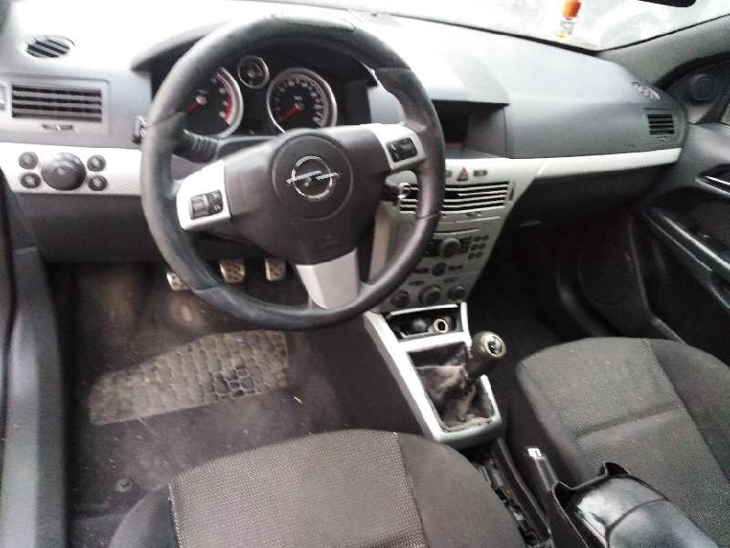 OPEL ASTRA GTC 2004