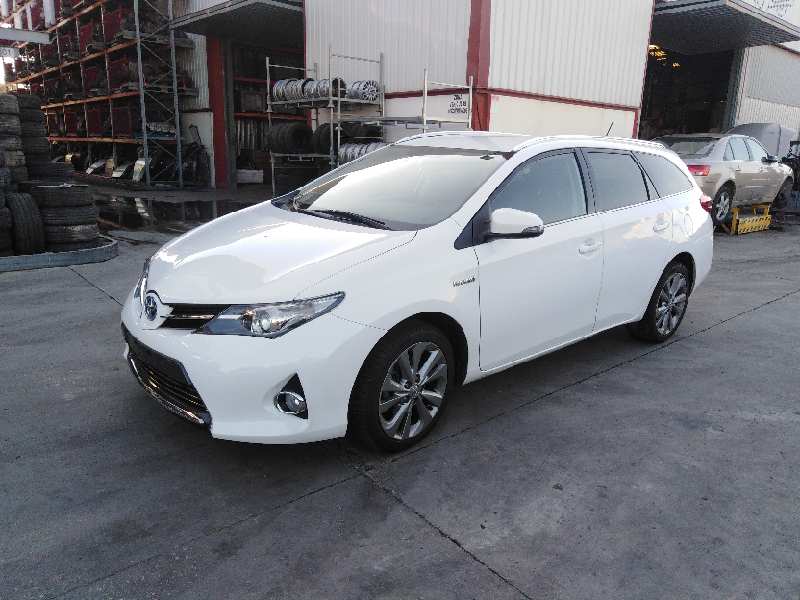 TOYOTA AURIS TOURING SPORTS (E18) 2013