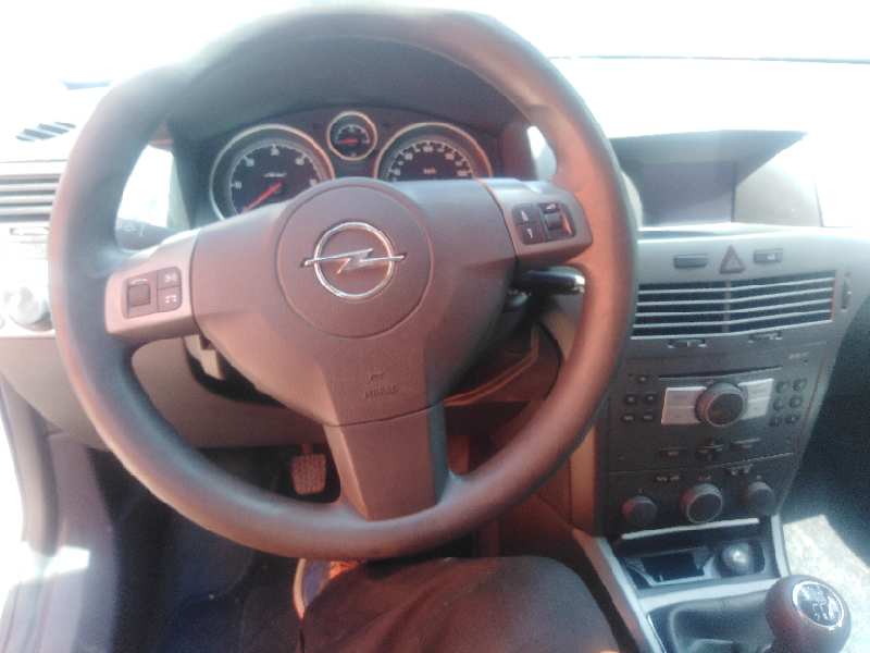 OPEL ASTRA H BERLINA 2004