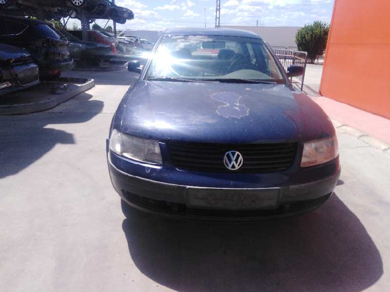 VOLKSWAGEN PASSAT BERLINA (3B2) 1996