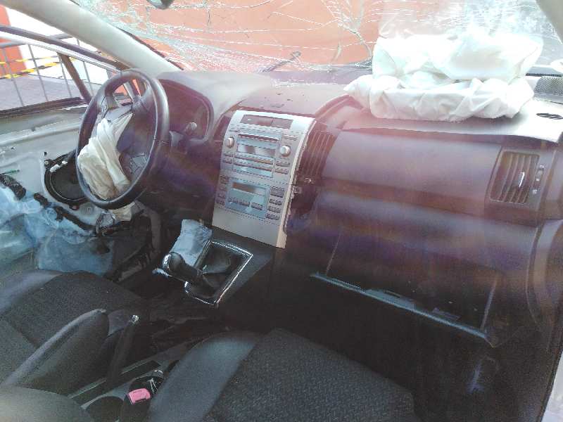 TOYOTA COROLLA VERSO (R1) 2004