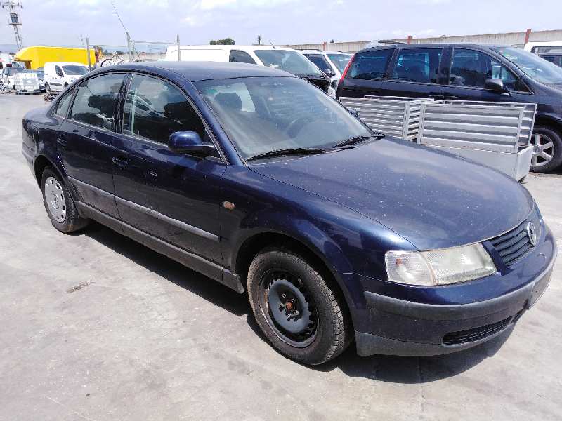 VOLKSWAGEN PASSAT BERLINA (3B2) 1996