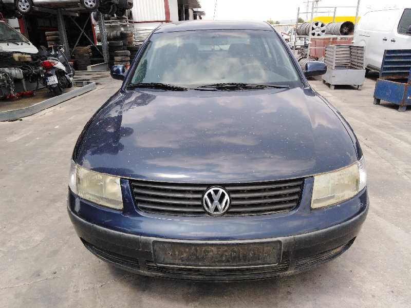 VOLKSWAGEN PASSAT BERLINA (3B2) 1996