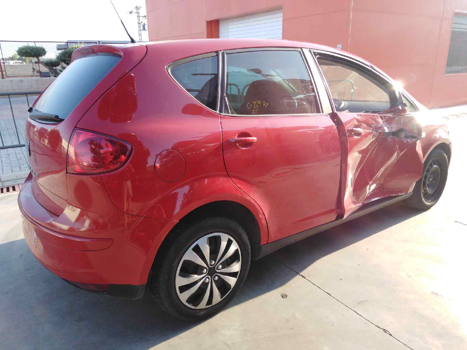 PARAGOLPES TRASERO