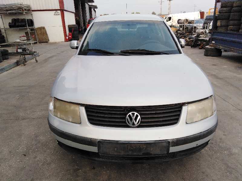 VOLKSWAGEN PASSAT BERLINA (3B2) 1996