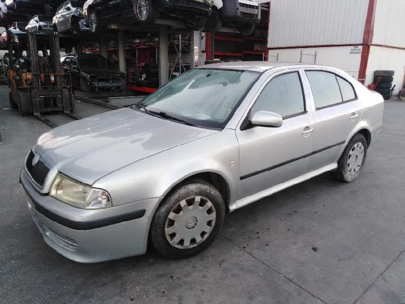 SKODA OCTAVIA BERLINA (1U2) 2000