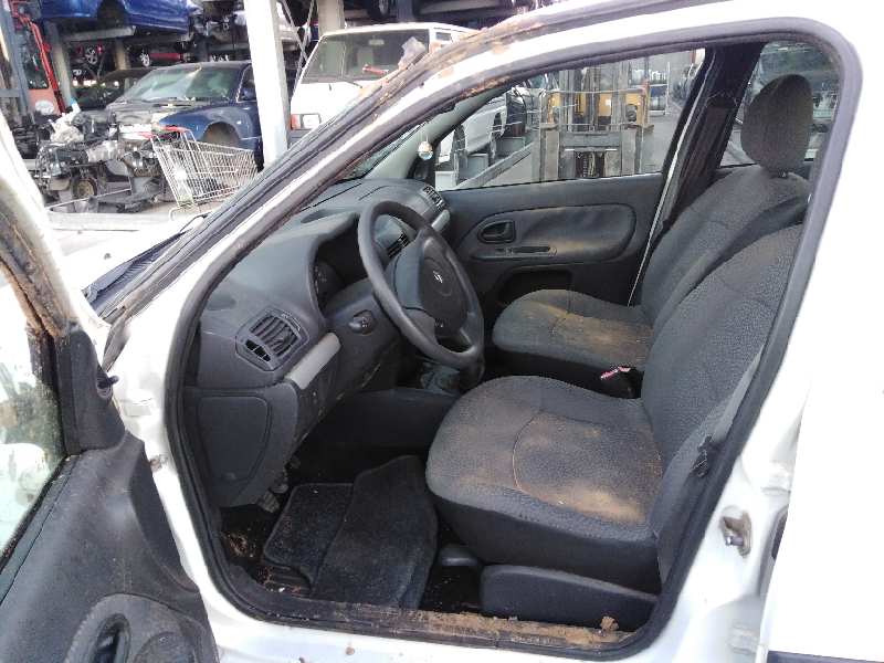 RENAULT CLIO II FASE II (B/CB0) 2001