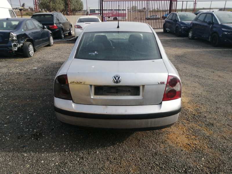 VOLKSWAGEN PASSAT BERLINA (3B3) 2000