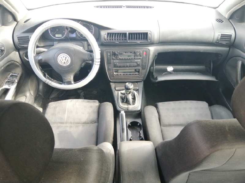 VOLKSWAGEN PASSAT BERLINA (3B3) 2000