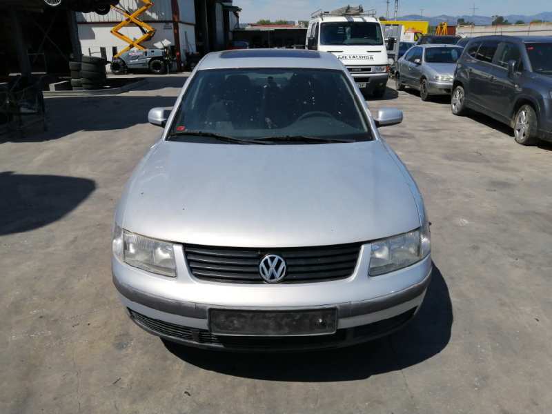 VOLKSWAGEN PASSAT BERLINA (3B2) 1996