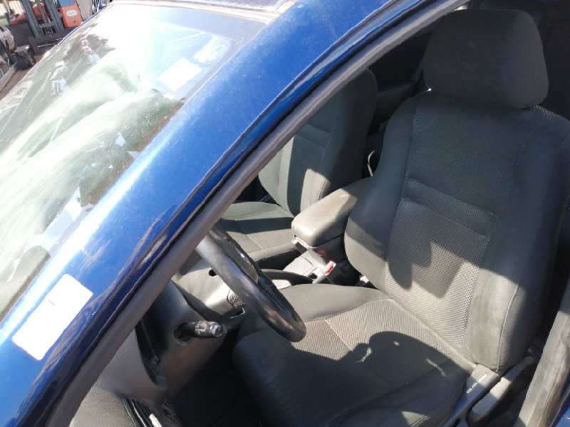 TOYOTA AVENSIS BERLINA (T25) 2003