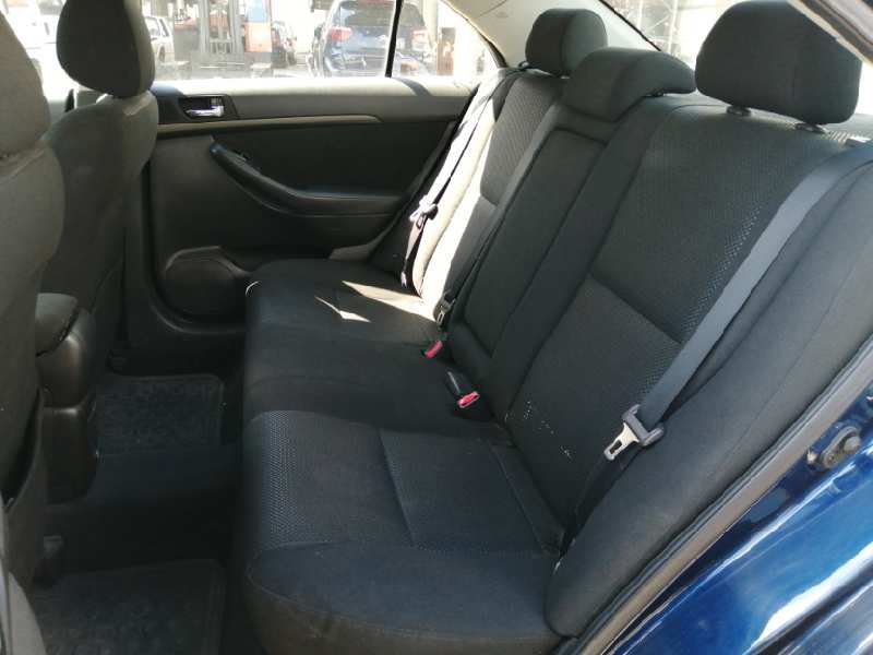 TOYOTA AVENSIS BERLINA (T25) 2003