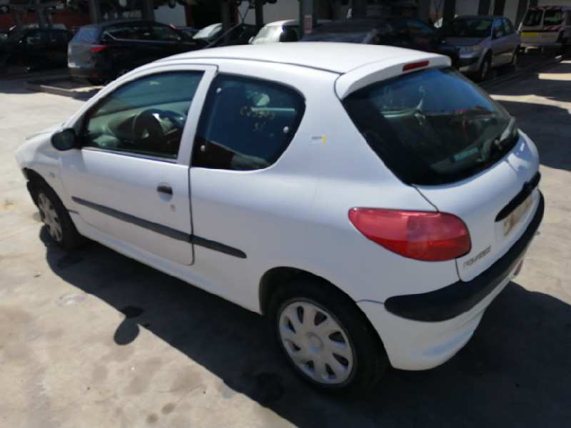 PEUGEOT 206 BERLINA 1998