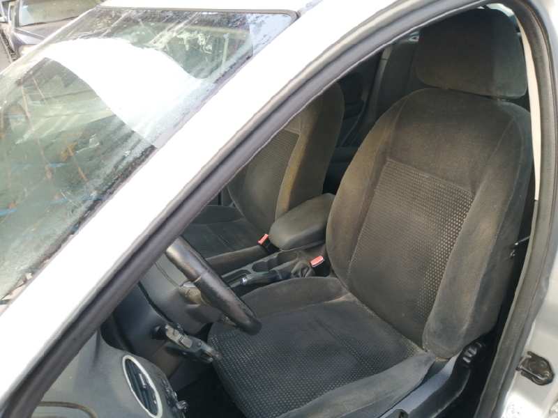 FORD FOCUS BERLINA (CAP) 2004