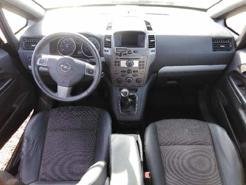 OPEL ZAFIRA B 2005