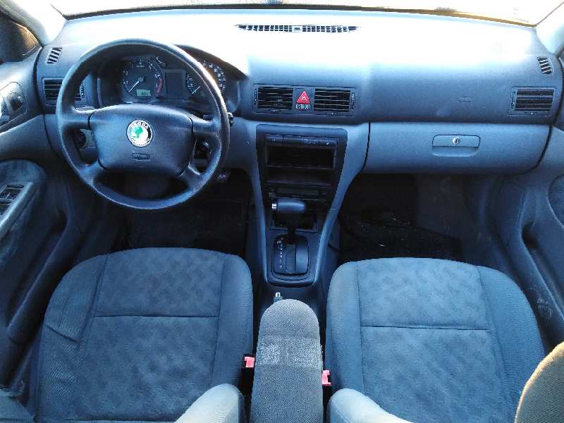 SKODA OCTAVIA BERLINA (1U2) 1998