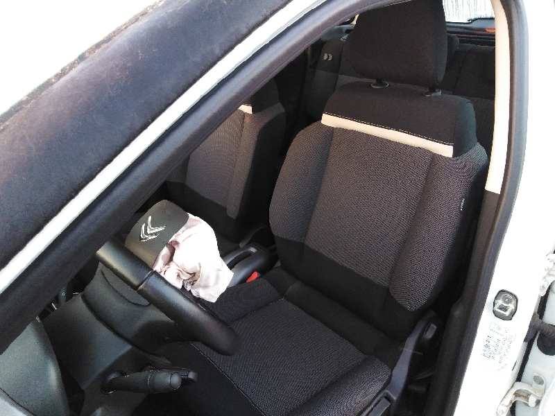 ASIENTO DELANTERO IZQUIERDO