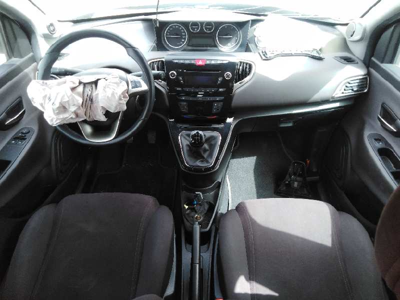 LANCIA YPSILON (402) 2011