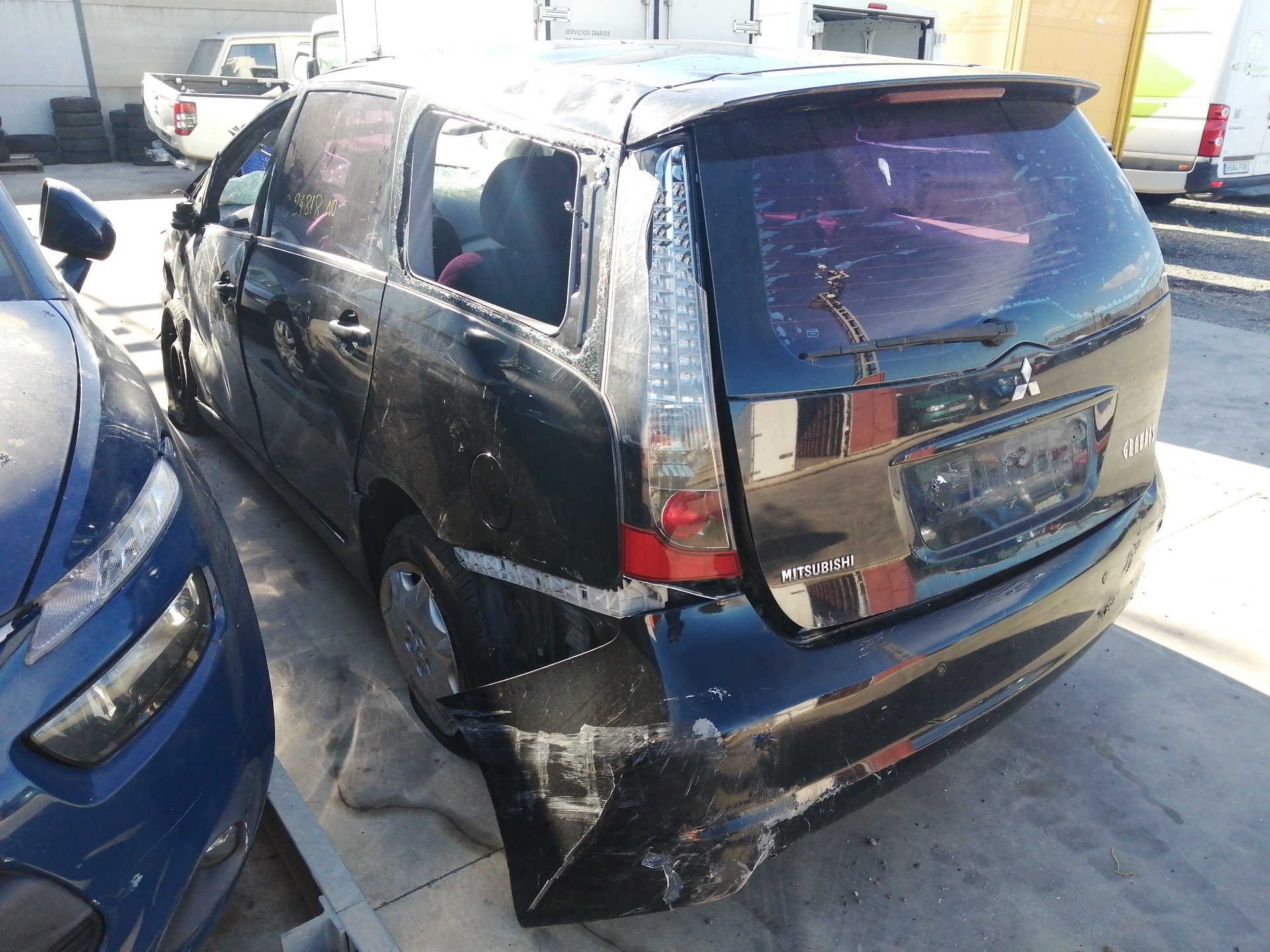MITSUBISHI GRANDIS (NA0W) 2004
