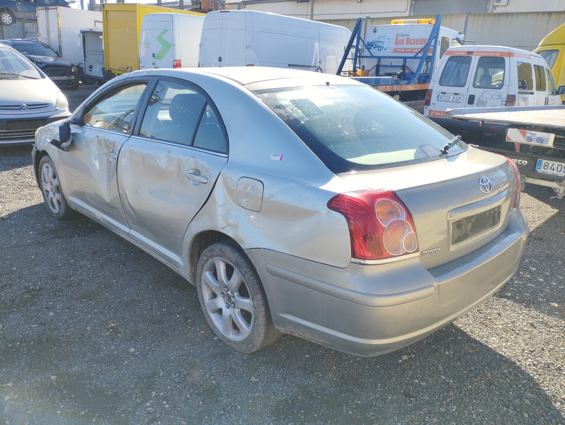 TOYOTA AVENSIS BERLINA (T25) 2003