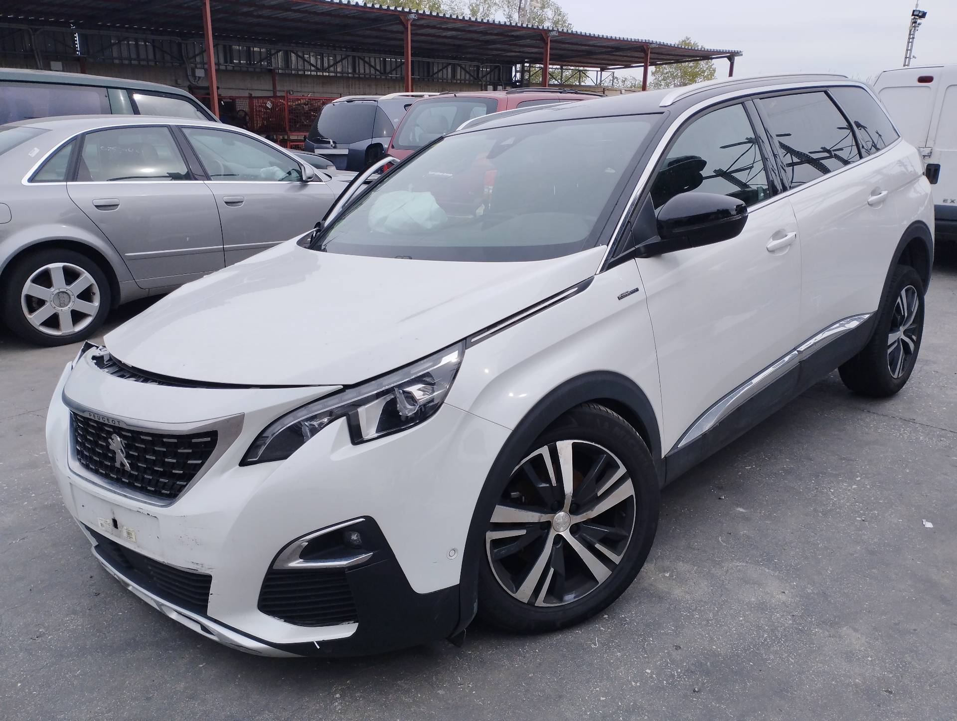 PEUGEOT 5008 2017