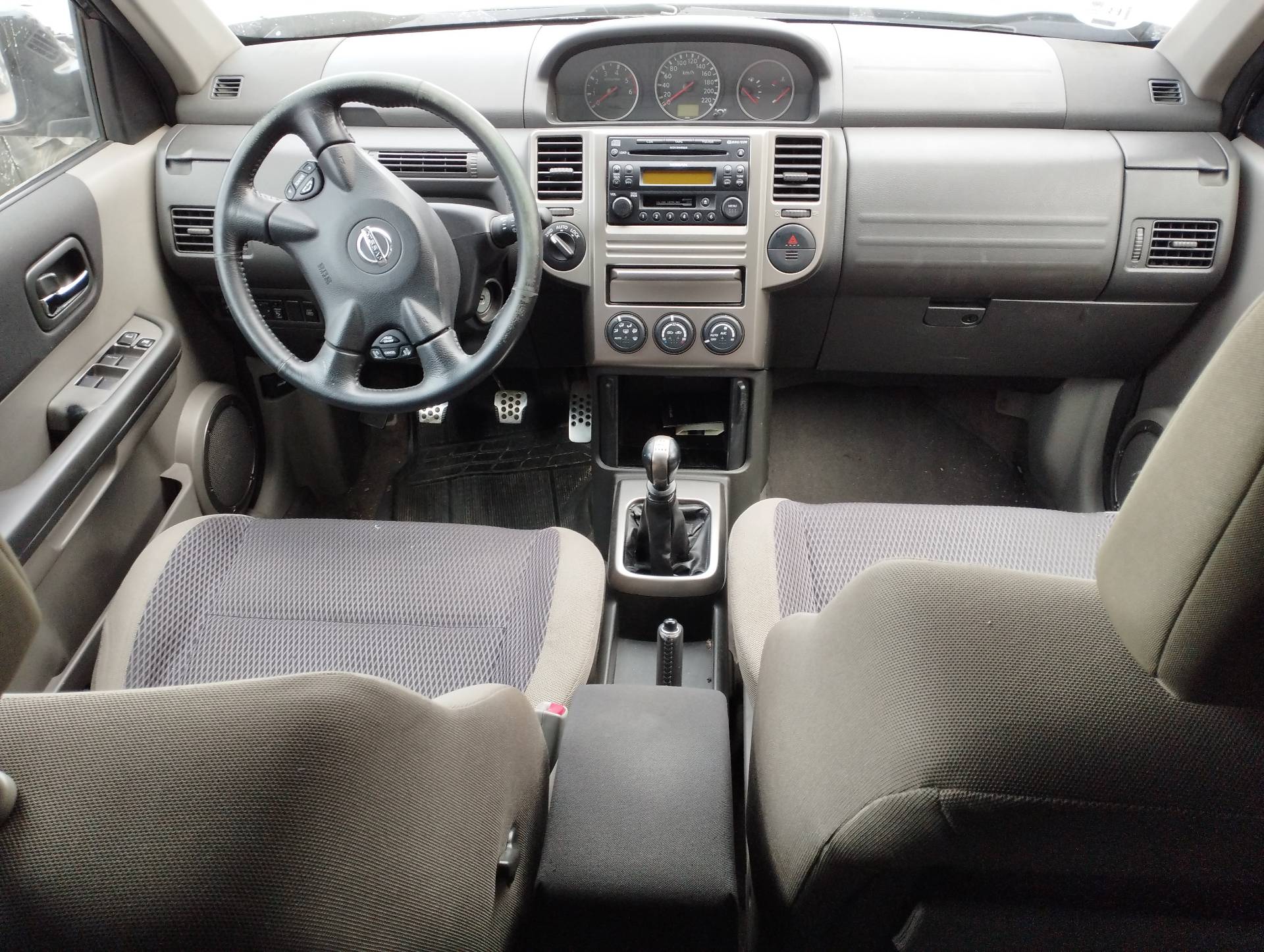 NISSAN X-TRAIL (T30) 2001