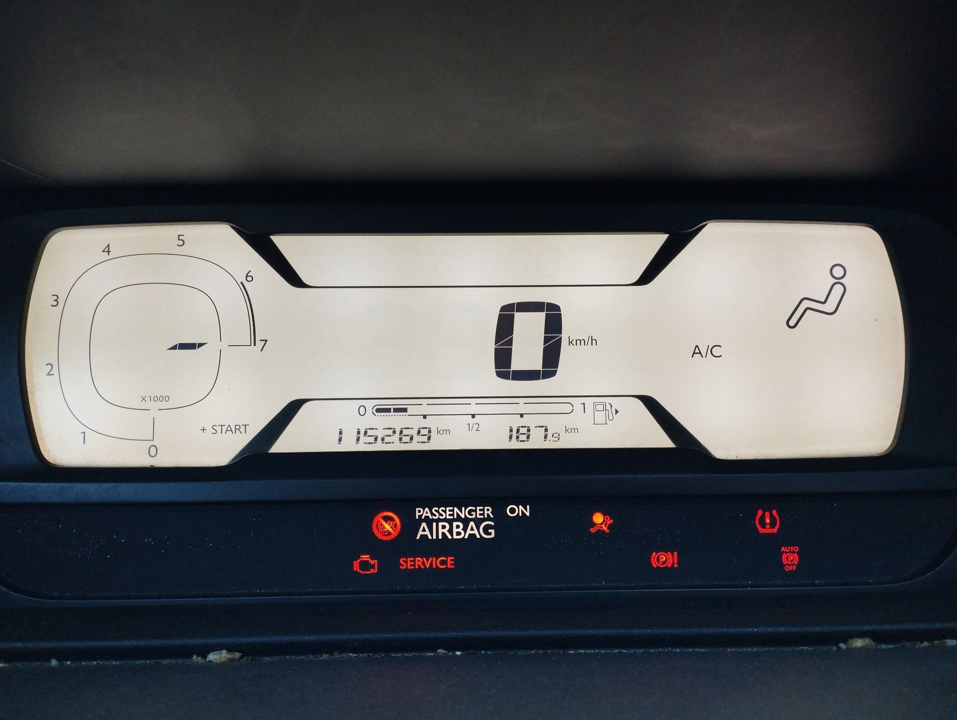 ASIENTO DELANTERO IZQUIERDO