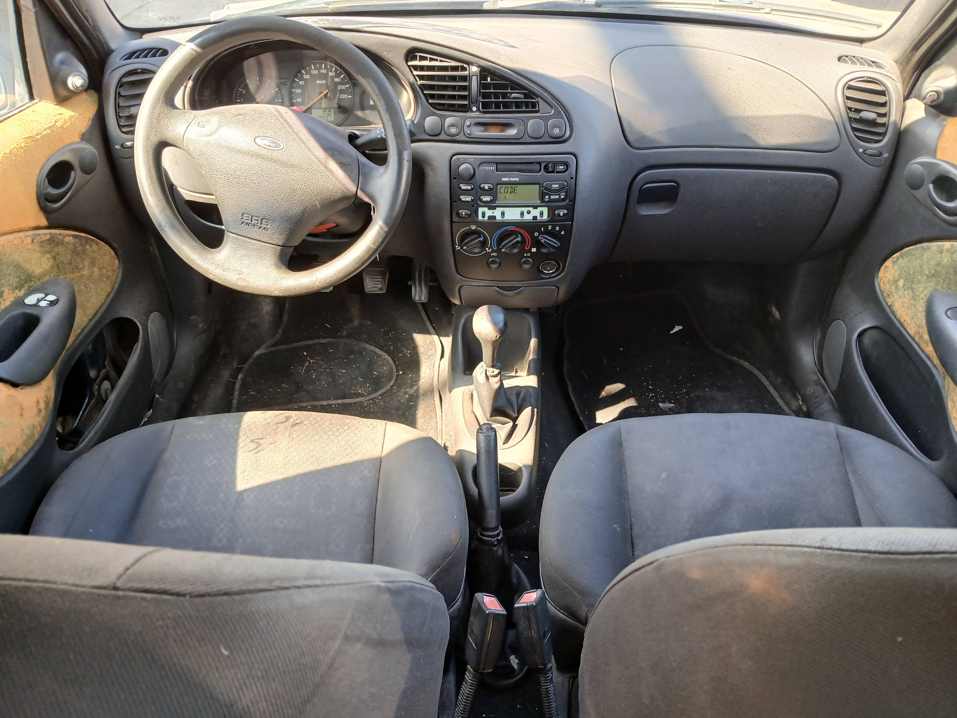 FORD FIESTA BERLINA (DX) 1999