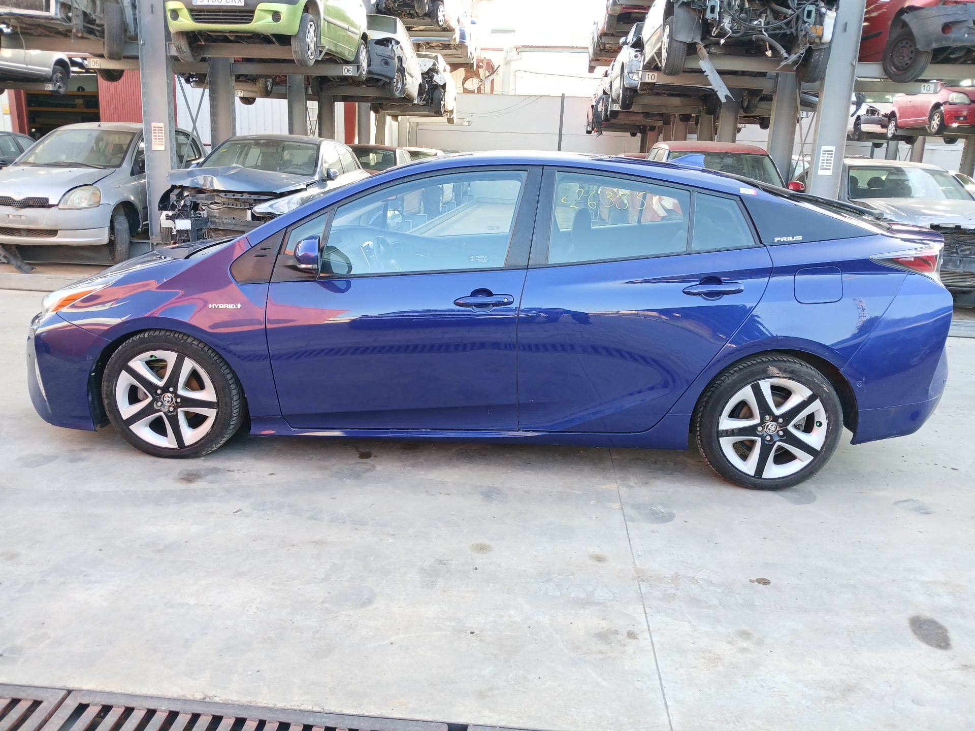 TOYOTA PRIUS 2015