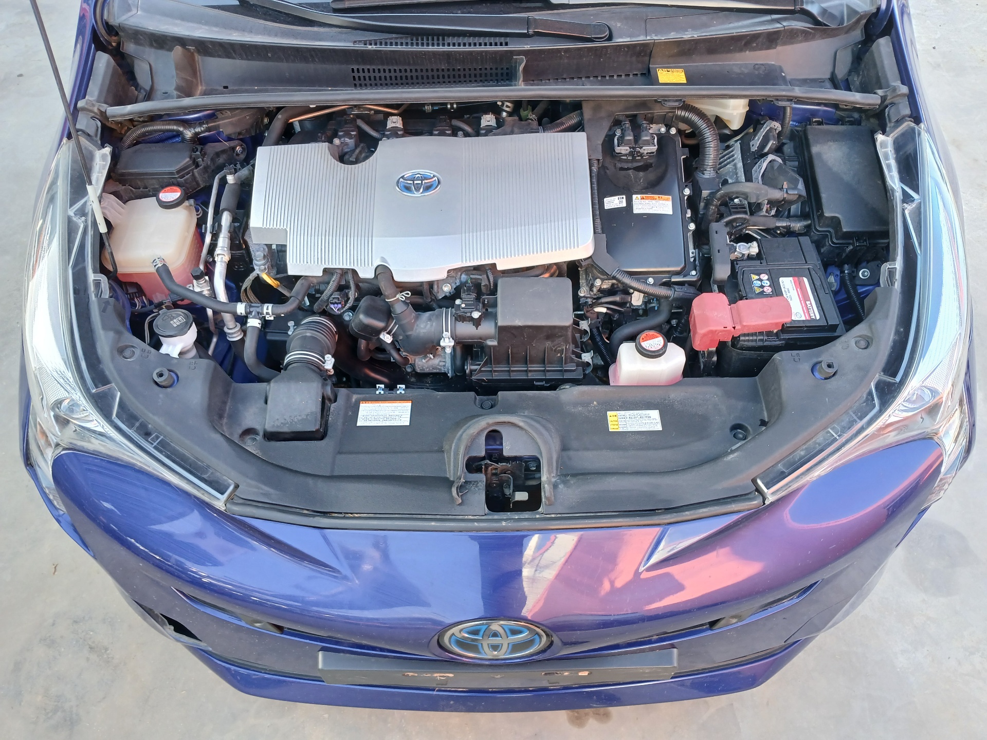 TOYOTA PRIUS 2015