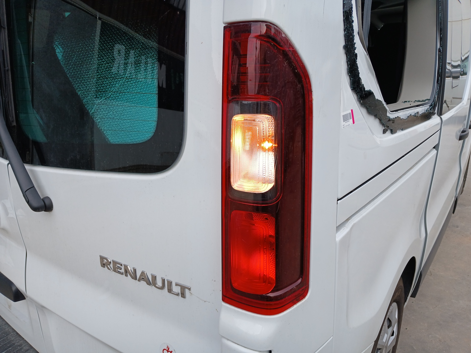 RENAULT TRAFIC FURGÓN 2014