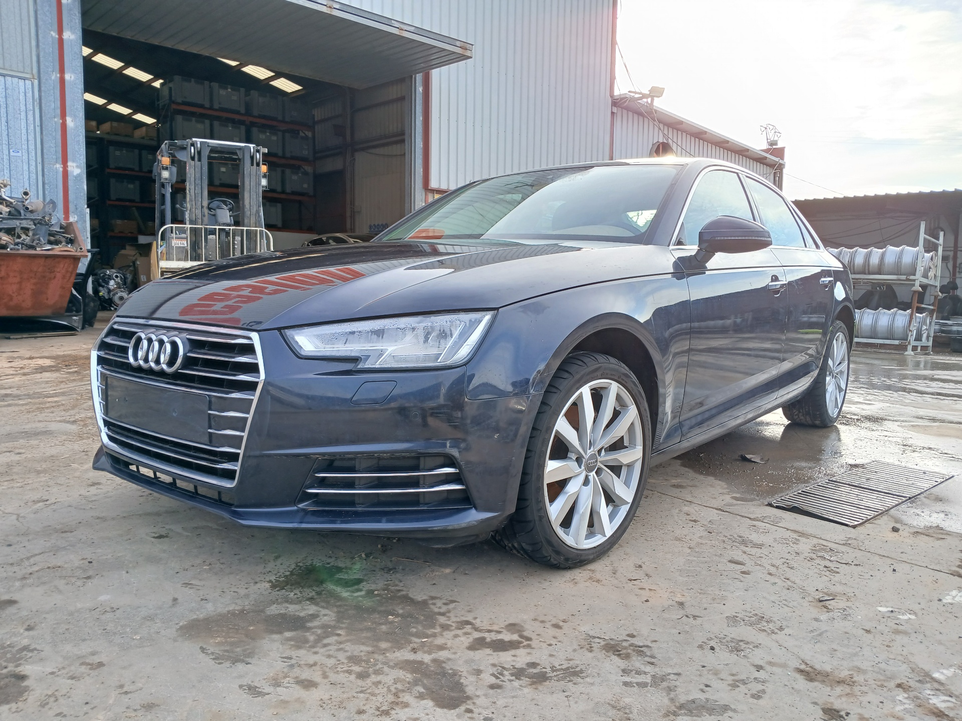 AUDI A4 B9 (8W2, 8WC) 2015