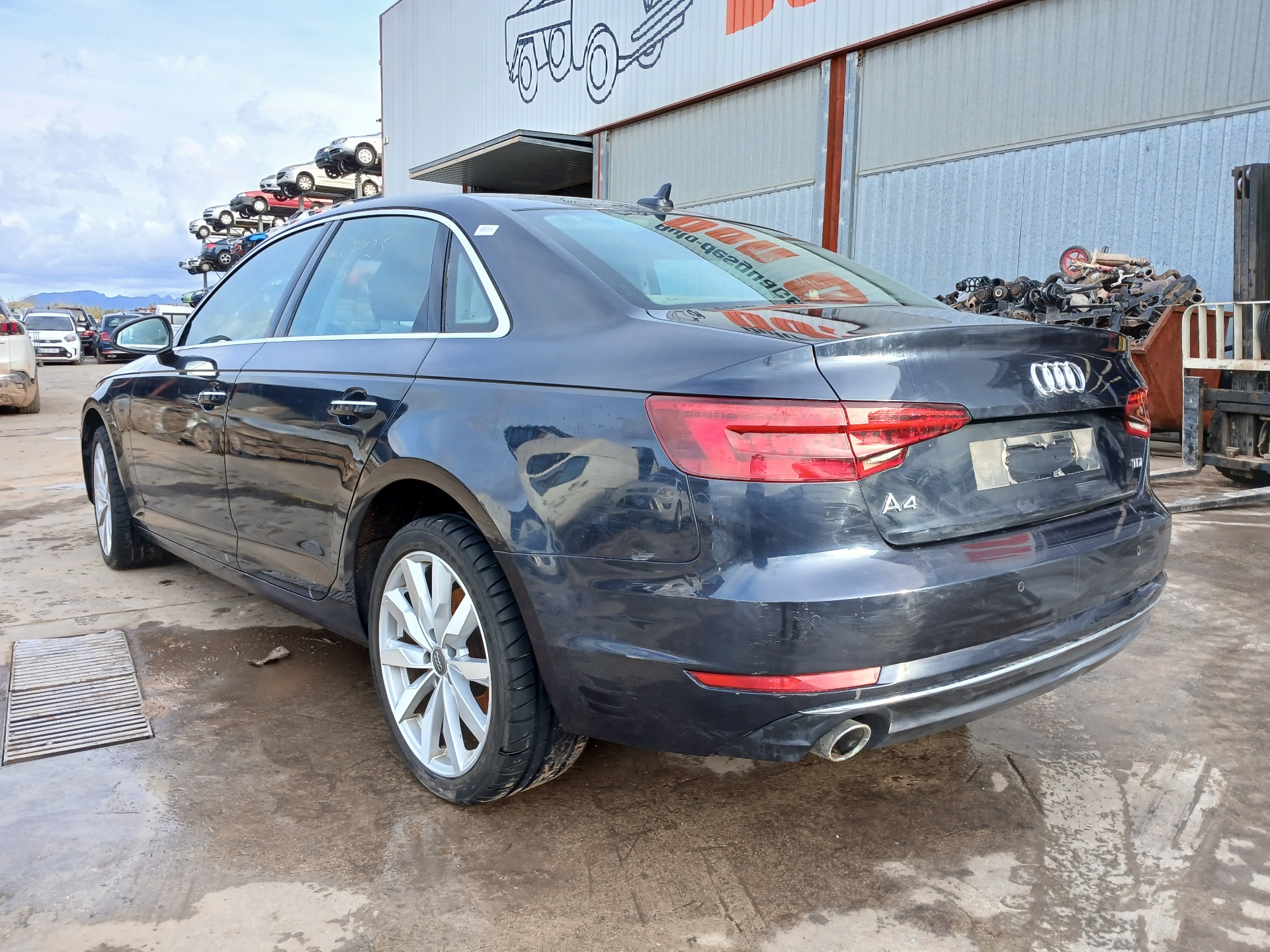AUDI A4 B9 (8W2, 8WC) 2015