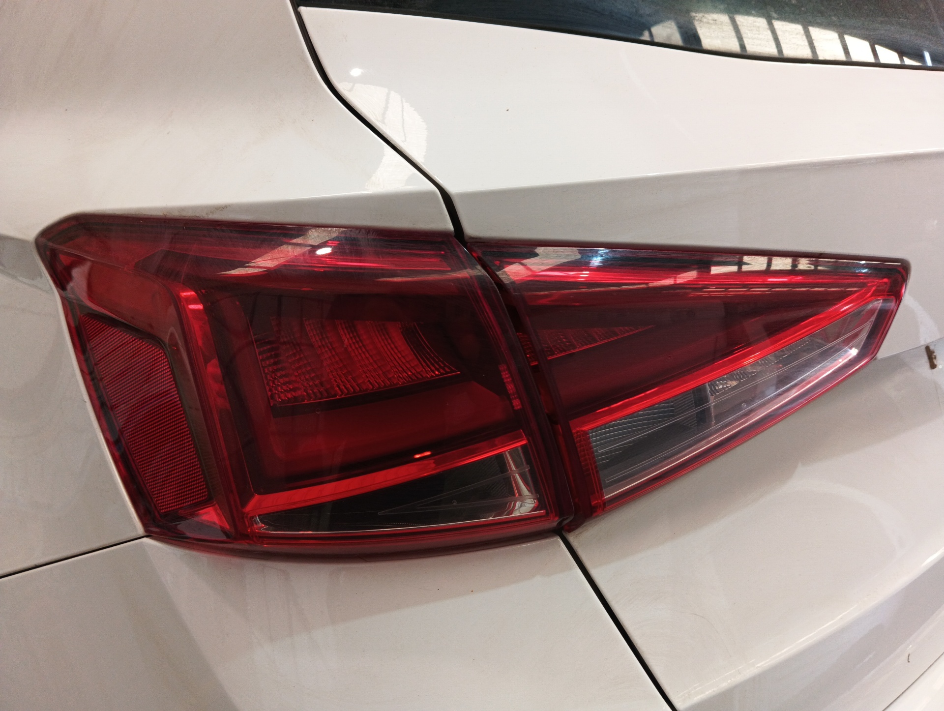 TAPA EXTERIOR COMBUSTIBLE