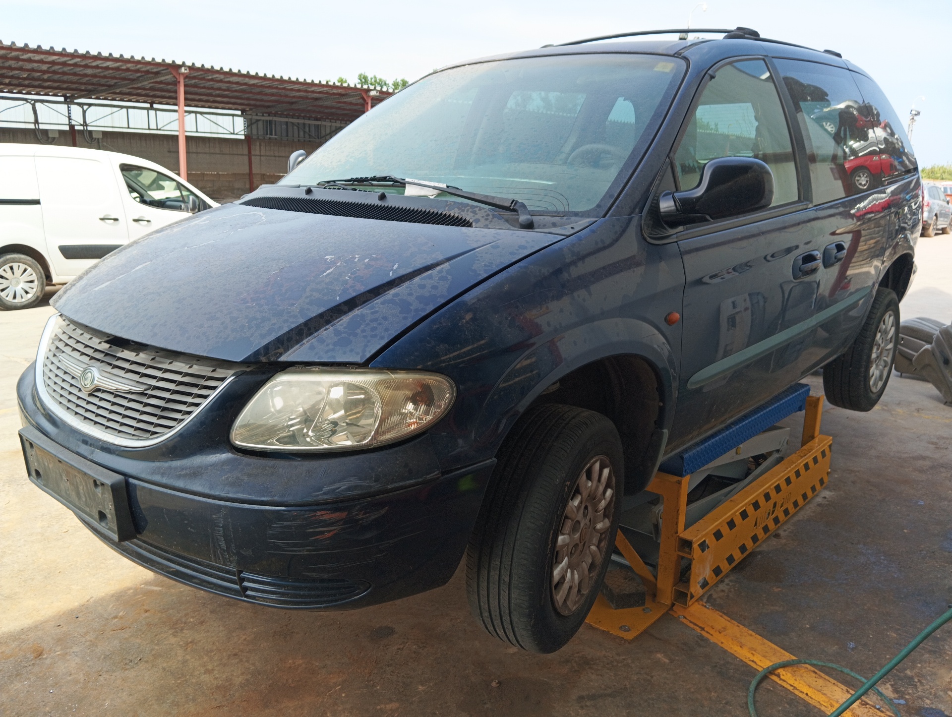 CHRYSLER VOYAGER (RG) 2001