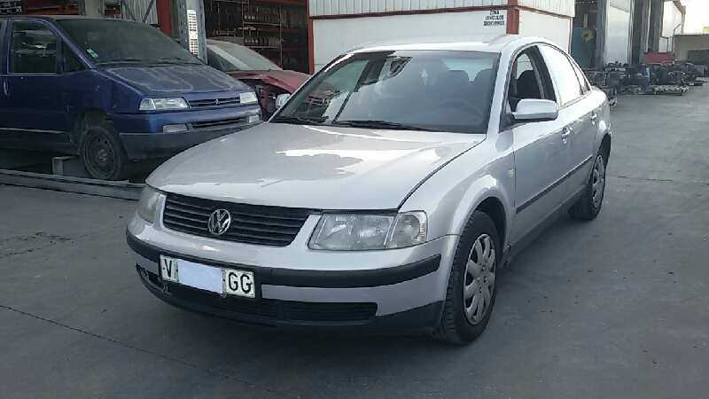 VOLKSWAGEN PASSAT BERLINA (3B2) 1996