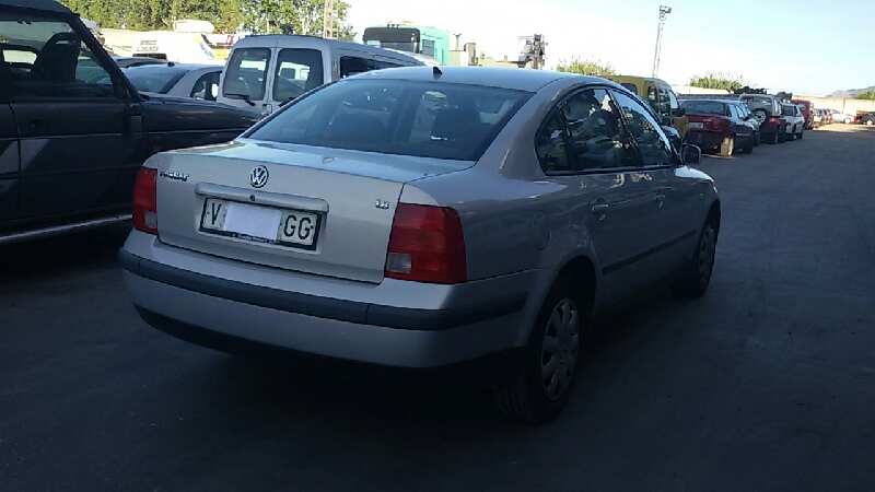 VOLKSWAGEN PASSAT BERLINA (3B2) 1996