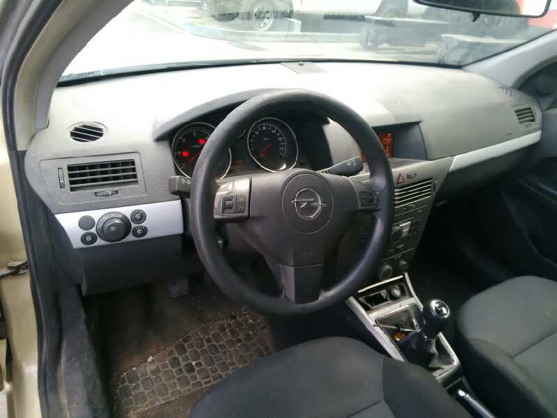 OPEL ASTRA H BERLINA 2004