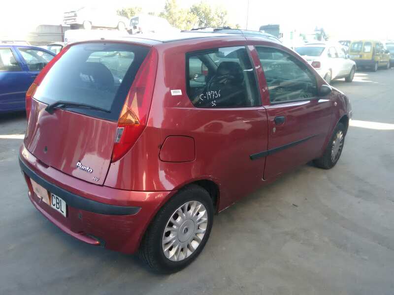 FIAT PUNTO BERLINA 2002
