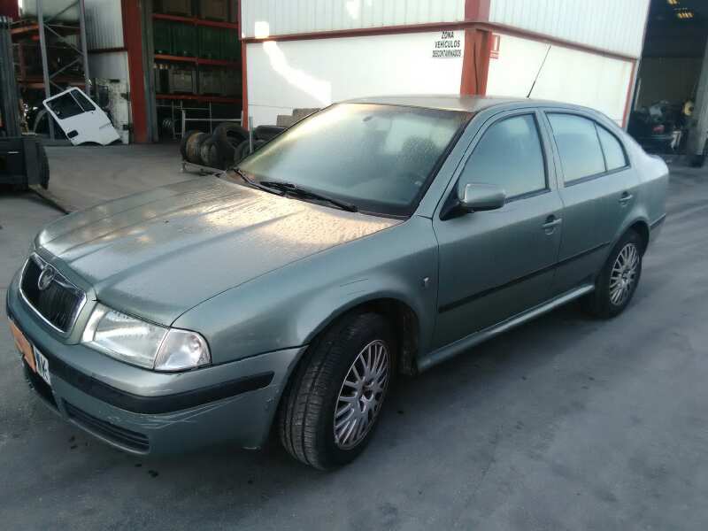 SKODA OCTAVIA BERLINA (1U2) 2000