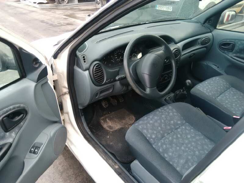RENAULT MEGANE I BERLINA HATCHBACK 1995