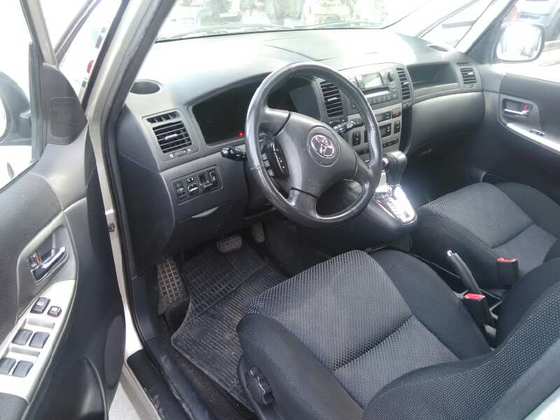 TOYOTA COROLLA VERSO (E12) 2001