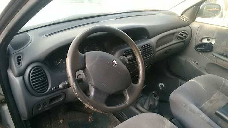 RENAULT MEGANE I FASE 2 BERLINA 1999